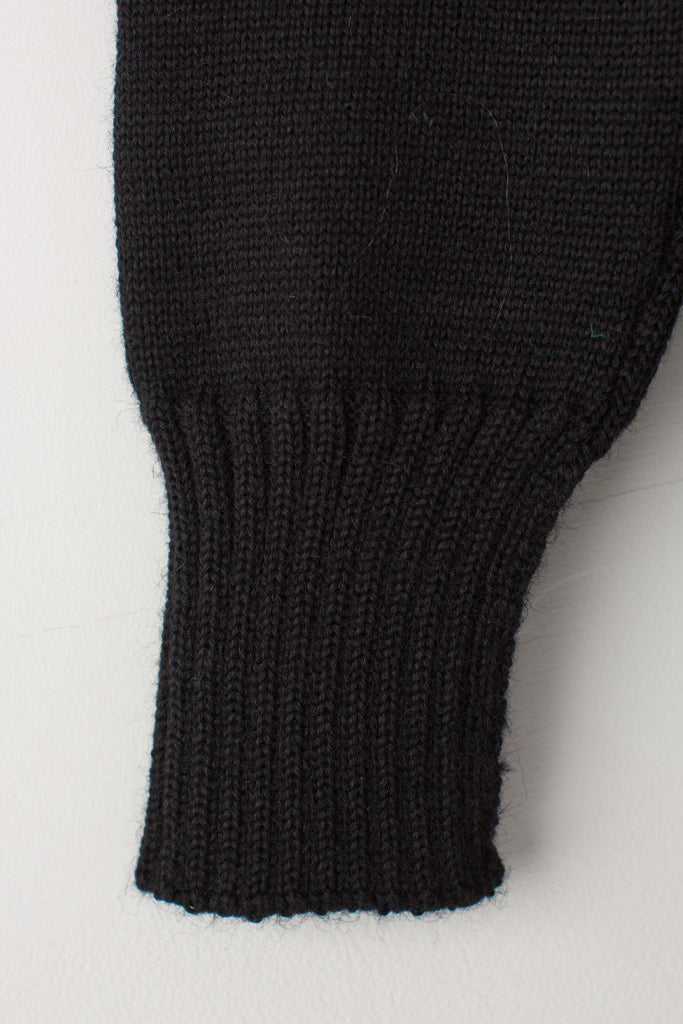 Open cuff detail on a Men's Black Traditional Guernsey